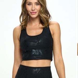 SOLD— 🆕EVCR Mayte Black Compression Crop Tank